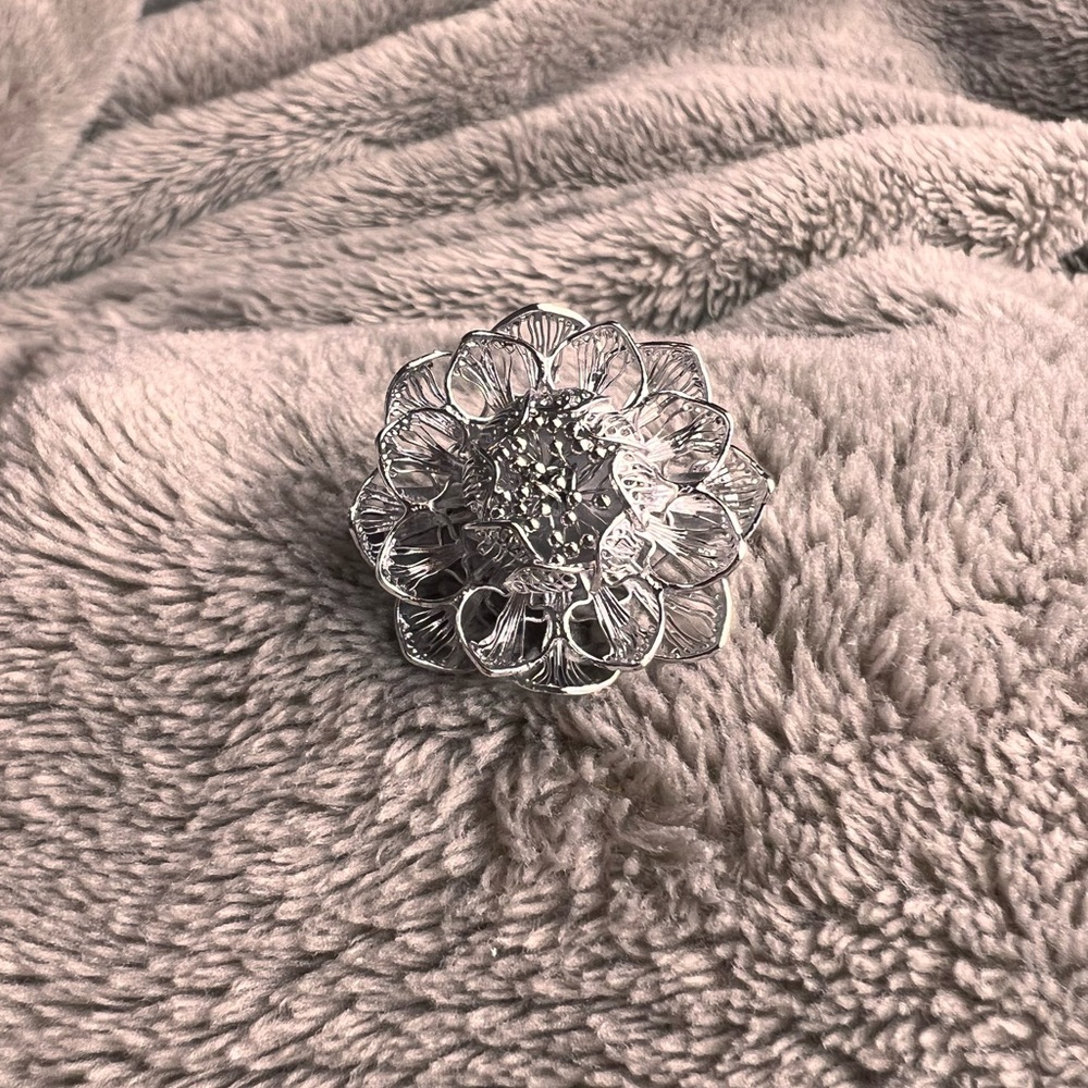 Dainty Vintage Silver Filigree Metal Wire Flower Whimsy Brooch - Small